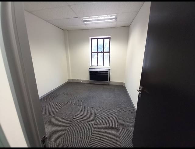 631M² OFFICE TO LET IN BRYANSTON
